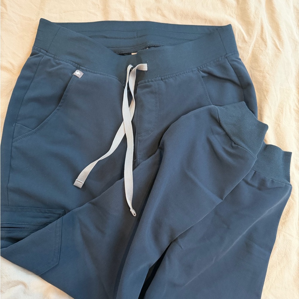 Figs women’s zamora joggers XSP in dark harbor